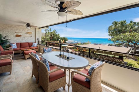 Patio, Natural landscape, Balcony/Terrace, Seating area, Dining area, Beach, Sea view