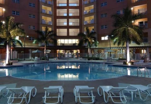 Pool view, Swimming pool, sunbed