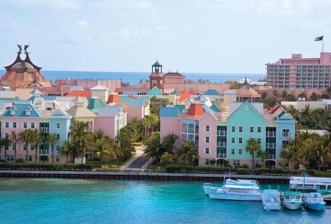 Beautiful resort 1BD condo with amazing resort amenities pool, kiddie pool, and more House in Nassau