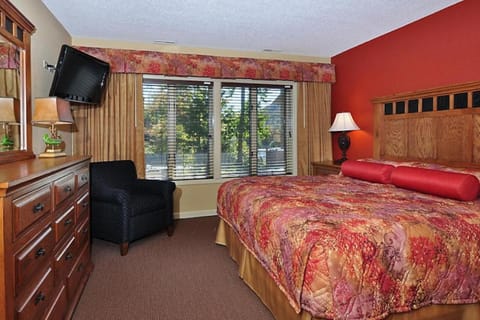 Breathe in Fresh Mountain Air in this 2BD resort condo with amenities onsite House in Sugar Mountain