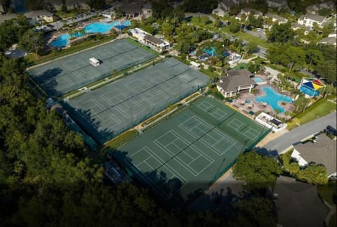 Bird's eye view, Tennis court