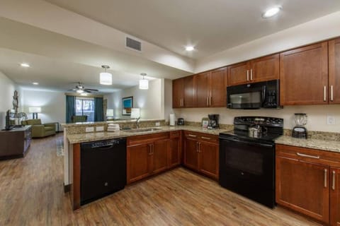 1BD condo with pools, activities center, etc. onsite in Scottsdale Casa in Scottsdale