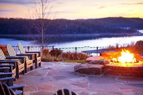 Enjoy the views of Table Rock Lake in this 2BD resort condo House in Ridgedale