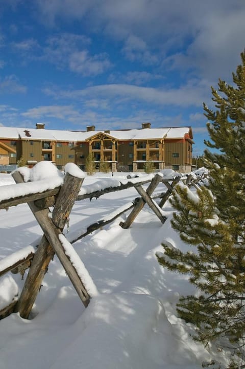 Resort 1BD condo 1 block from Yellowstone gates with resort amenities Haus in West Yellowstone