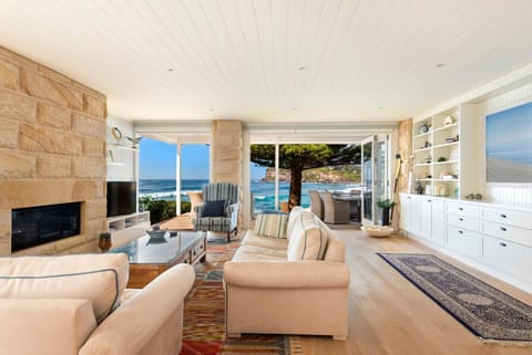 Norfolk Beachfront by TCC Casa in Pittwater Council