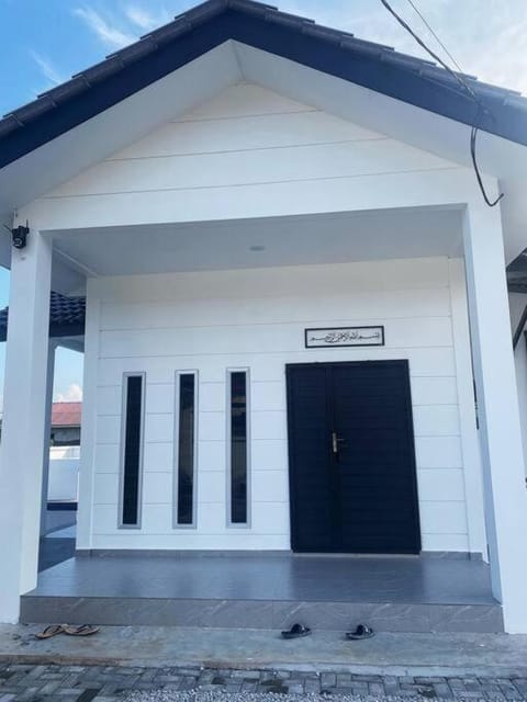 Melur House - Private Pool, Jacuzzi, Bbq, Netflix Villa in Malacca