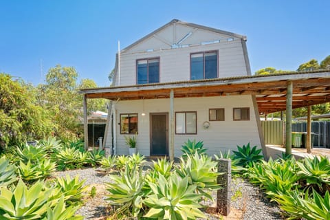 Property building, Spring, Day, Garden, Garden view