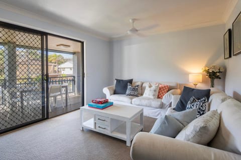 Blue House on Pippi - Oceanstays - Pet Friendly House in Yamba