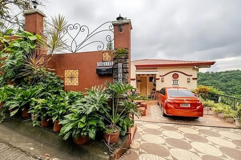 Property building, Day, Neighbourhood, Natural landscape, Street view, Parking