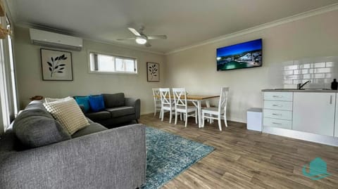 2B@Swansea - surrounded by Lake Macquarie House in Swansea