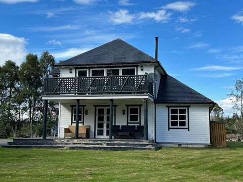 Spacious colonial style Villa Villa in Scotland