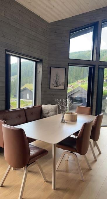 Living room, Dining area, Mountain view