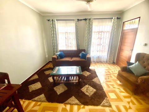 Sweet Family & Friendly home in Kunduchi House in City of Dar es Salaam