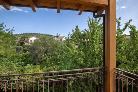 Casa Flora-Grande appartamento a Garda Apartment in Garda