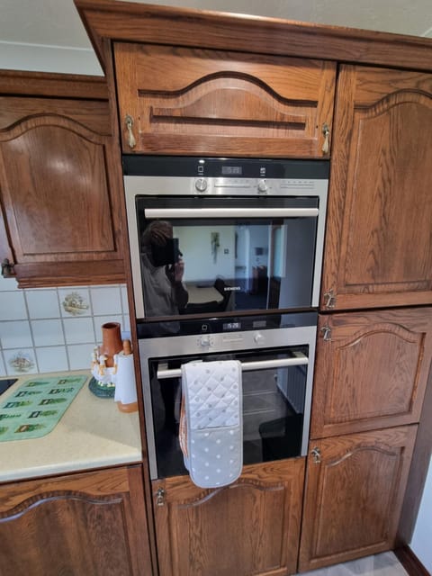 microwave, oven, kitchen