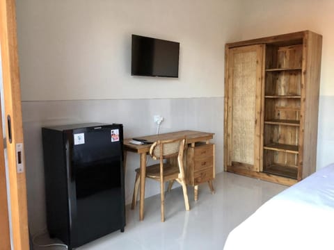 Bed, TV and multimedia, Photo of the whole room, wardrobe