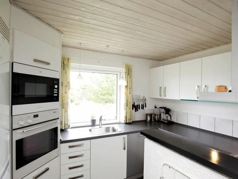 Five-Bedroom Holiday home in Blåvand 29 Haus in Blåvand