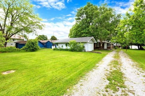 Charming Lakeside Cottage ! Casa in Kawartha Lakes