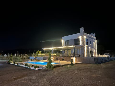 Night, Pool view, Swimming pool, sunbed