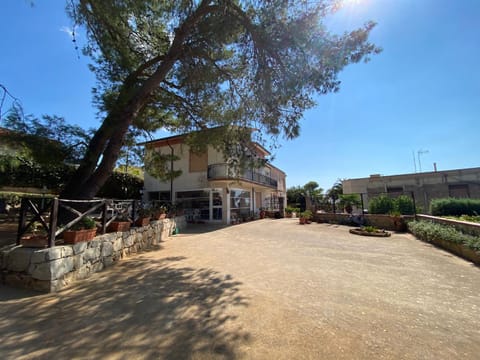 Property building, Day, Natural landscape, Parking