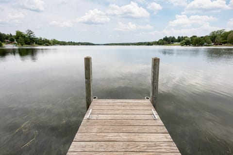 Central Lake Cozy Retreat AC Boat Launch Fire Pit House in Central Lake