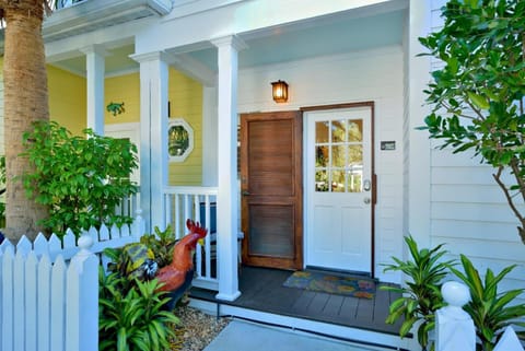 Admirals Gold Key West - Truman Annex Villa - Close to Beach and Duval w Pool and Parking Villa in Key West