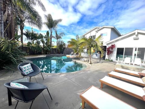 Patio, Pool view, Swimming pool, sunbed