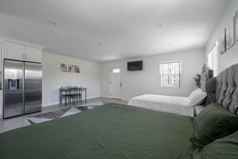 Prime new beautiful studio in burbank Apartment in Burbank