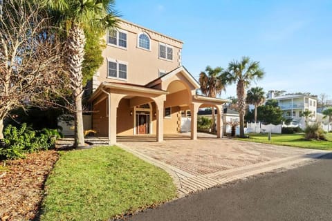 Unique 7-BR Entire Home Near Downtown Tybee with Private Pool House in Tybee Island