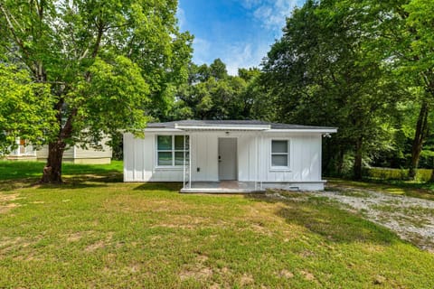 Lakegoers Retreat in Huntersville about 7 Mi to Water House in Huntersville