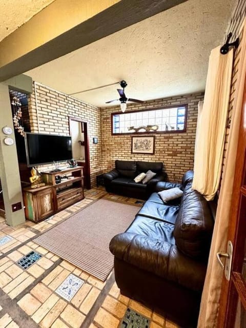 Communal lounge/ TV room, Living room, fireplace