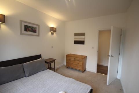 Boston Place Apartment in London Borough of Ealing