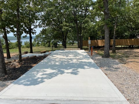 Private RV Pad next to Castle Campground/ 
RV Resort in Skiatook Lake