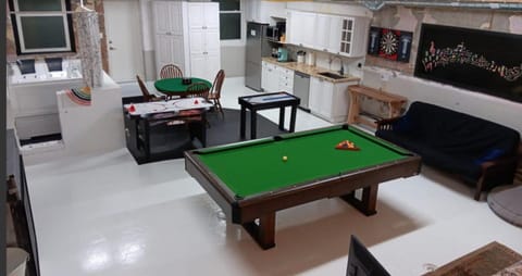 Billiard, Game Room