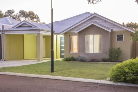 Property building, Spring, Day, Garden, Garden view