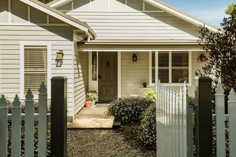 Cow Bell Cottage Casa in Trentham