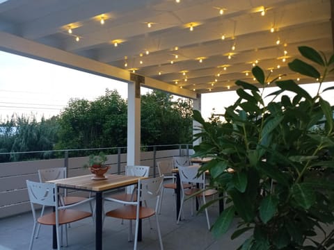 Spring, Solarium, Seating area, Breakfast, Sunset, washing machine
