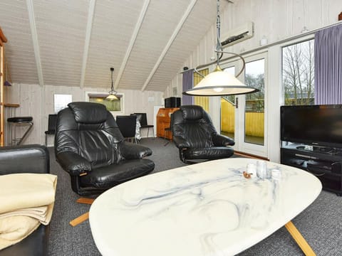 8 person holiday home in Oksb l Maison in Henne Kirkeby