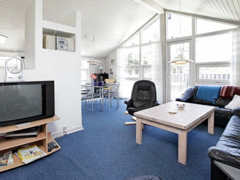 Three-Bedroom Holiday home in Blåvand 87 House in Blåvand