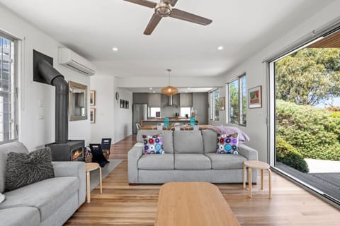 Sirocco - Recently renovated, Roof Top Deck And Pet Friendly in Aireys Inlet House in Aireys Inlet