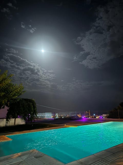 Night, Pool view