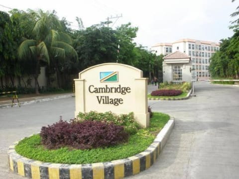 Condo unit good for 4-6 persons near Ortigas Apartment in Pasig