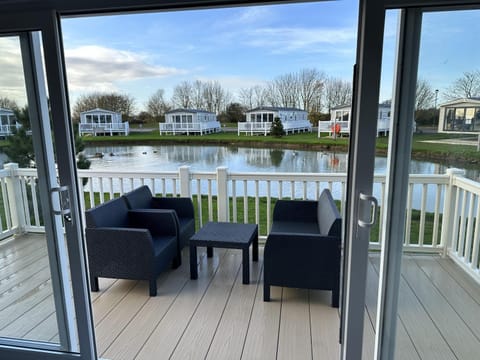 Patio, Neighbourhood, Seating area, Lake view