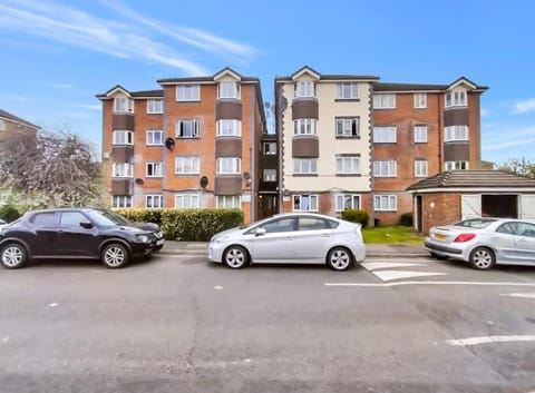 Luxury Private Apartment in North London Apartment in Enfield