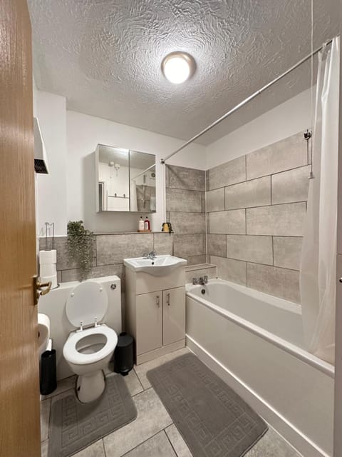 Luxury Private Apartment in North London Apartment in Enfield