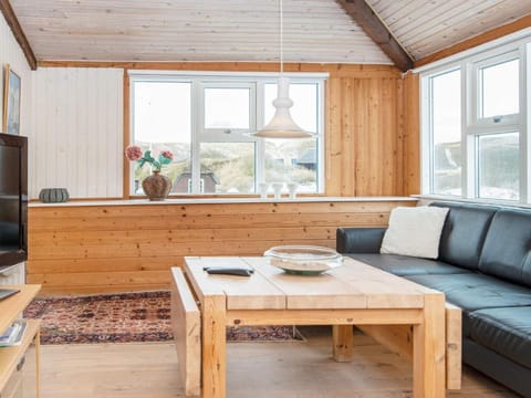 6 person holiday home in Ringk bing House in Søndervig
