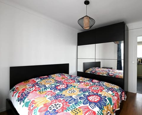 Stylish Apt close to RER, 10min by RER to Arc de Triomphe Apartment in Chatou