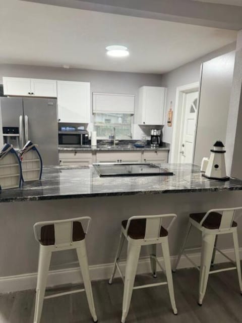 Kitchen or kitchenette, Dining area, pet friendly, stove