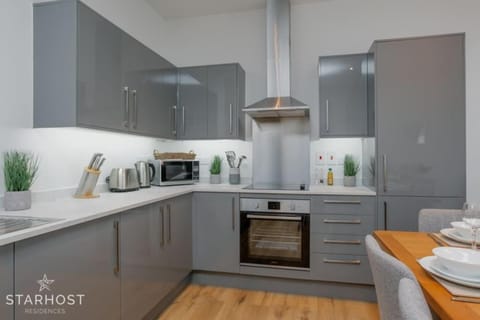 StarHost Residences - Spacious 2-bed Apartment in Central Newbury Apartment in Newbury