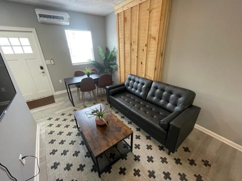 The Yale Townhouse 2 - 2BR Casa in Franklinton